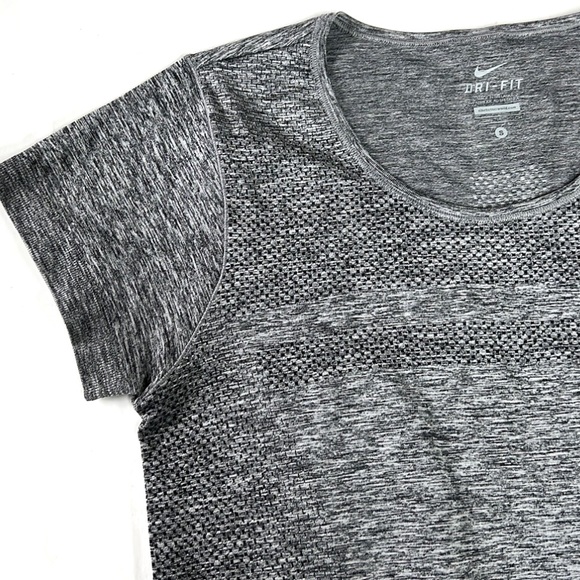 Nike short sleeve top - Picture 3 of 8